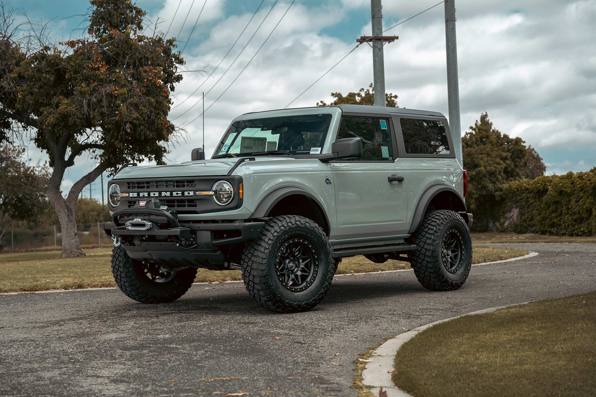 cactus gray ford bronco with matte black hardrock h105 off road wheels