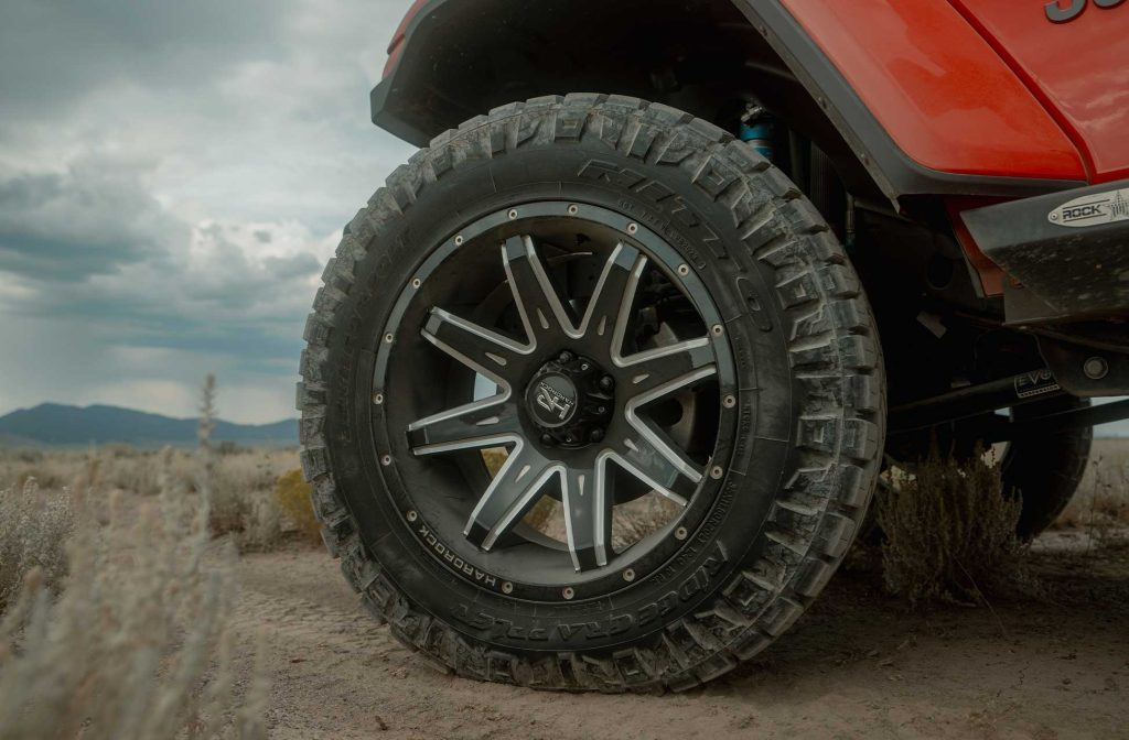 hardrock offroad h502 painkiller xposed off road wheels on red jeep wrangler