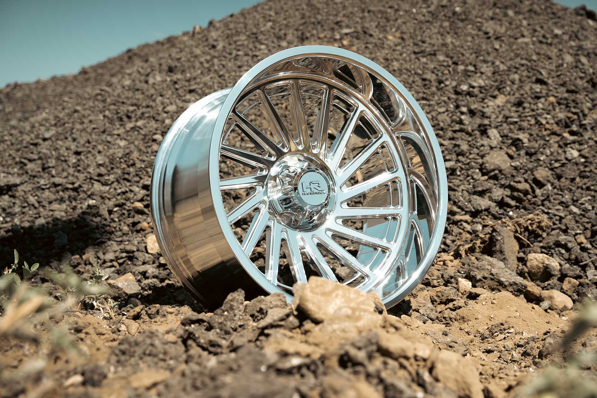 hardrock offroad h905 on rocky terrain