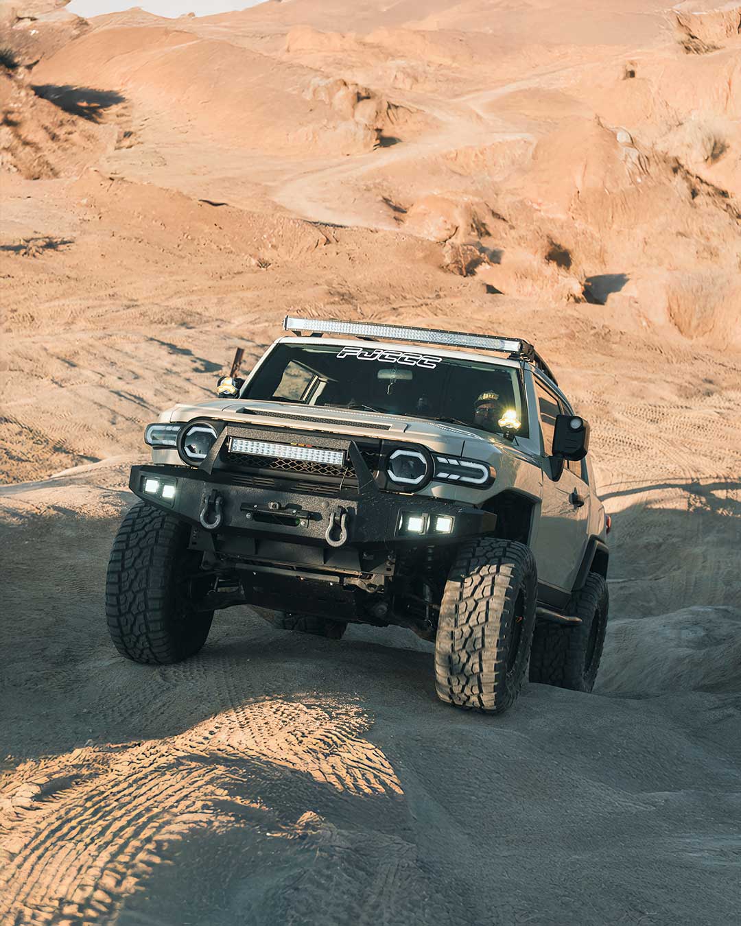 rock crawling toyota fj cruiser with proper off road wheel requirements