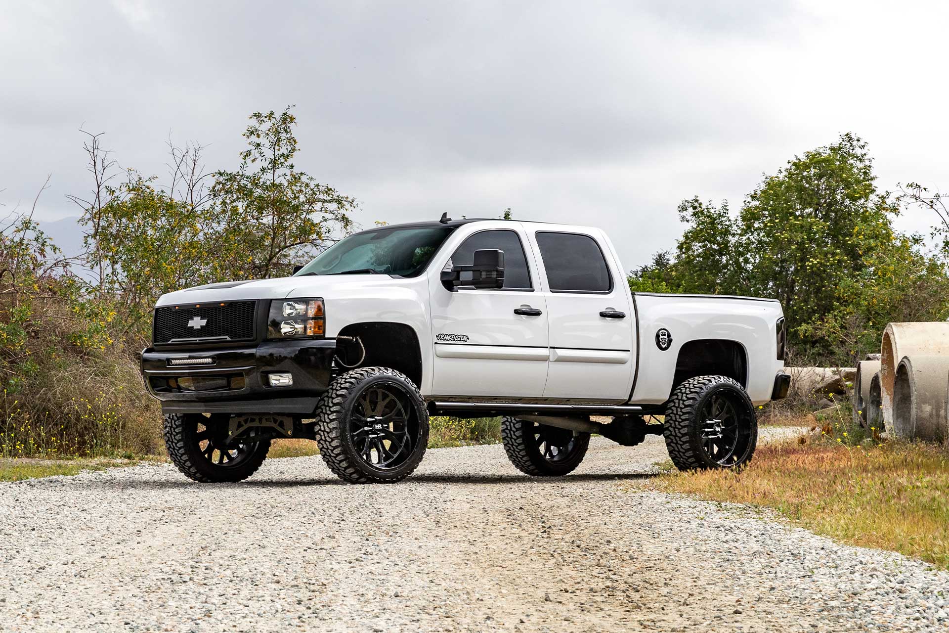 white chevy silverado 1500 with gloss black h504 hardrock offroad truck wheels